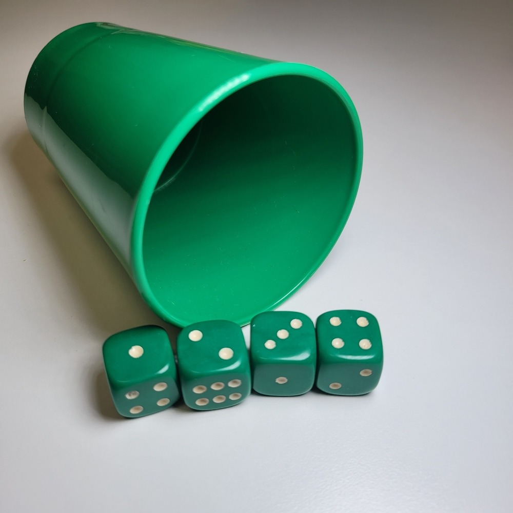 Green Dice Tumbler Cup Set Replacement Game Pieces‎ 4 Dice Green Plastic Cup